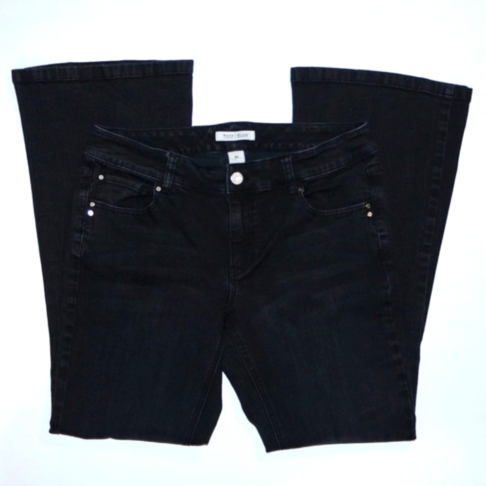 WHITE HOUSE BLACK MARKET Mid Rise Skinny Flare jea